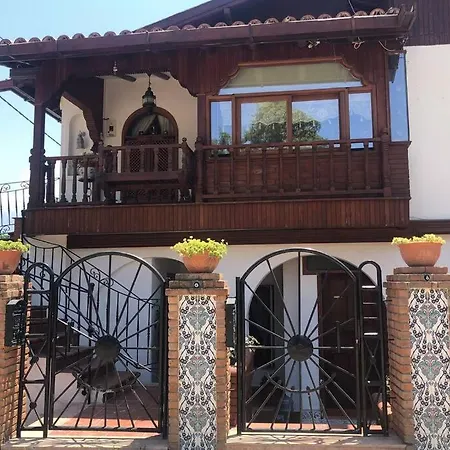 Nyaraló A Summer House Is Close To The Sea With A Garden Fethiye