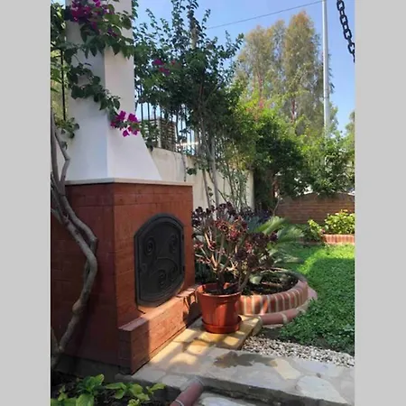 A Summer House Is Close To The Sea With A Garden Nyaraló